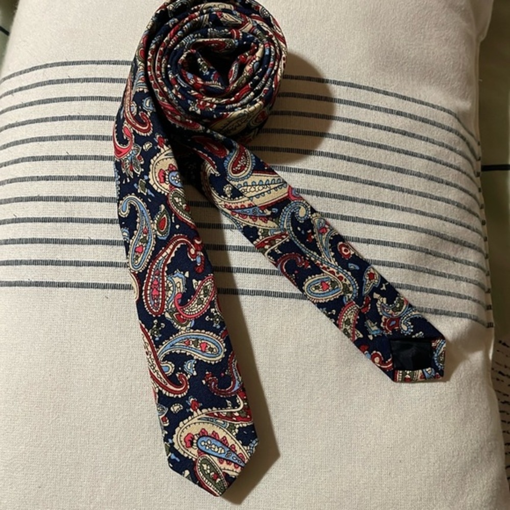 Young man multicolor tie.